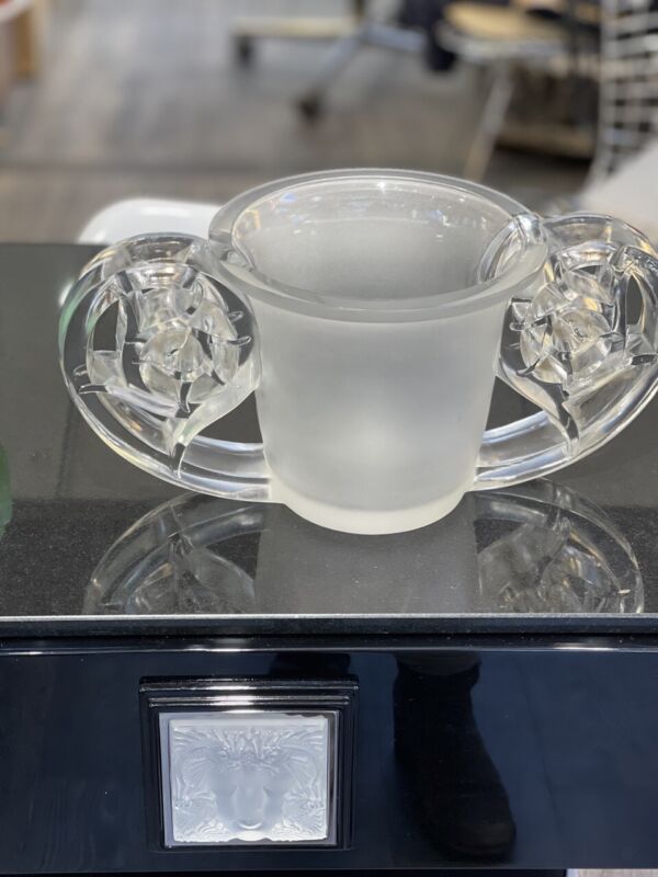 "René LALIQUE (1860-1945) ""stone fund"" vase"-