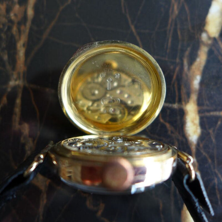 A VINTAGE 1922 GENTS MID-SIZE MILITARY ROLEX TRENCH OFFICERS WATCH IN 9ct GOLD
