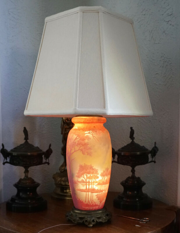 ドーム兄弟(Daum Nancy)ピンクの湖水風景のテーブルランプ