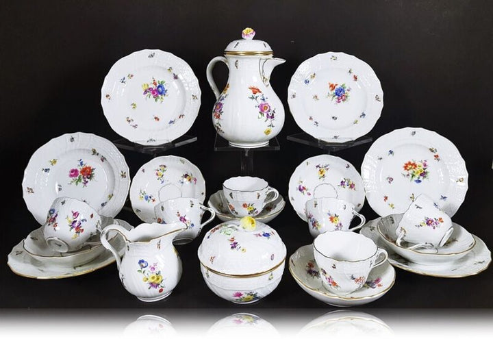 マイセン　ティーセット　スキャタードフラワーとレリーフのカップ＆ソーサー＆プレート