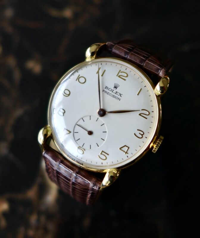 A BEAUTIFUL VINTAGE 1947 GENTS ROLEX PRECISION WITH LARGE HORN LUGS IN 18K GOLD
