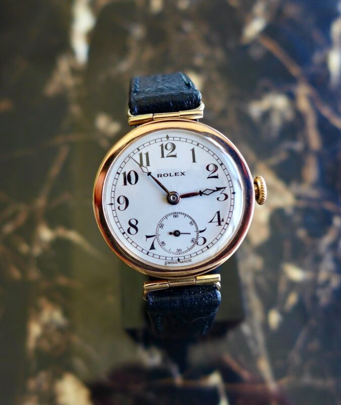 A VINTAGE 1922 GENTS MID-SIZE MILITARY ROLEX TRENCH OFFICERS WATCH IN 9ct GOLD