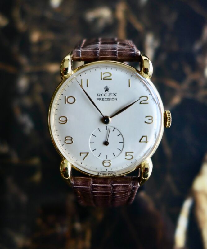A BEAUTIFUL VINTAGE 1947 GENTS ROLEX PRECISION WITH LARGE HORN LUGS IN 18K GOLD