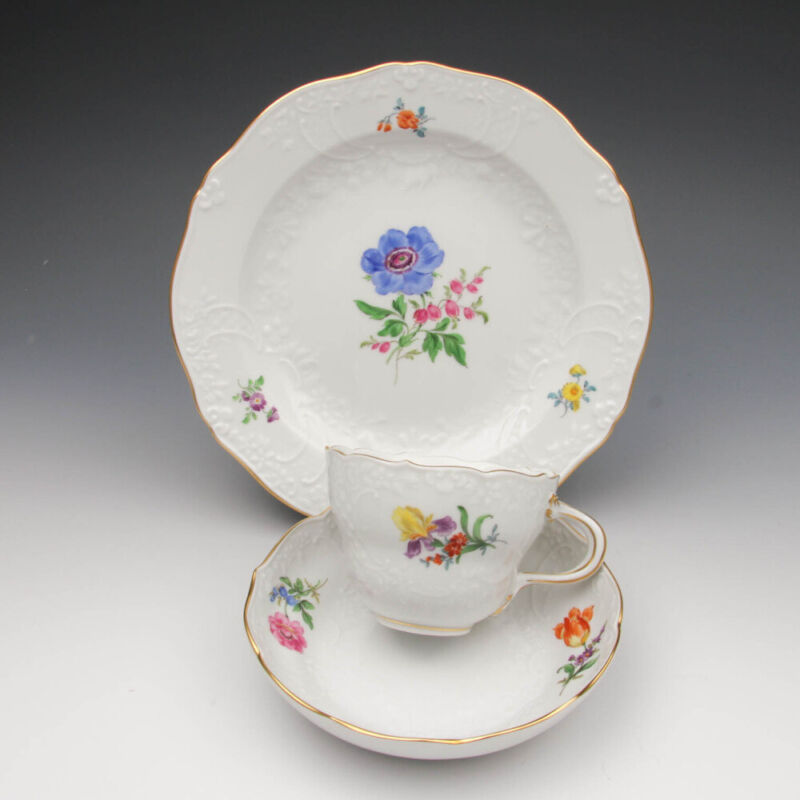 マイセン　ティーセット　2つ花とレリーフのカップ＆ソーサー＆プレート