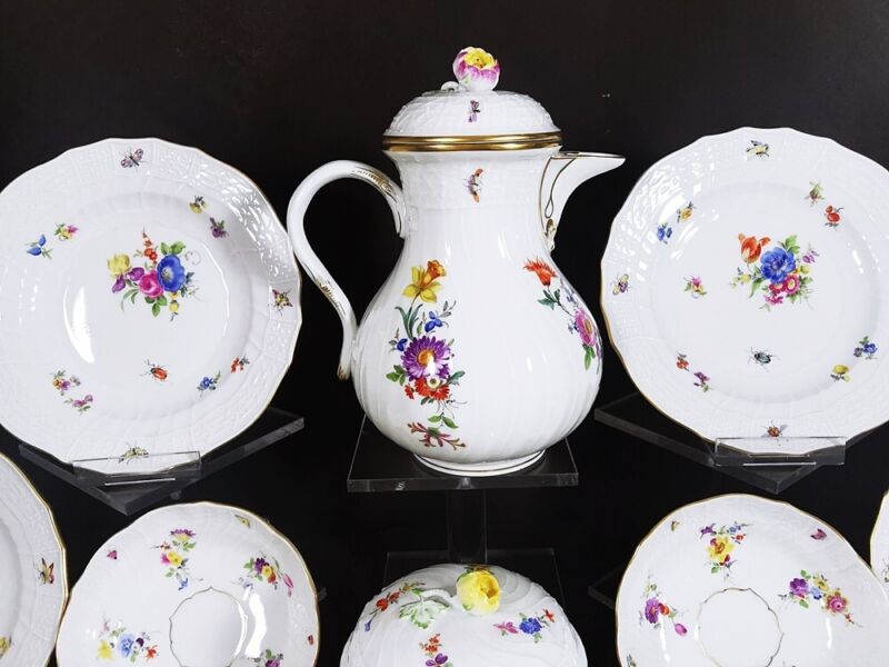 マイセン　ティーセット　スキャタードフラワーとレリーフのカップ＆ソーサー＆プレート