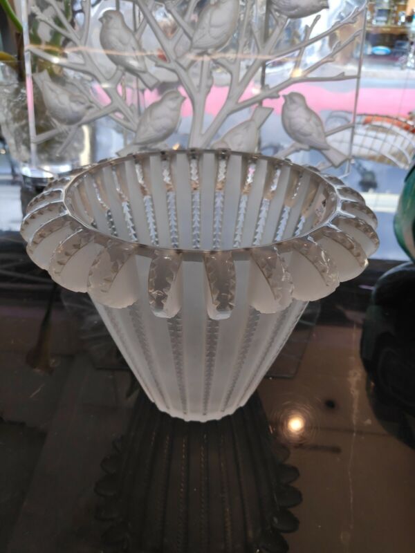 René Lalique (1860-1945), model vase "Royat"-