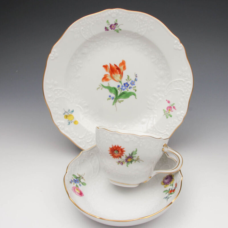 マイセン　ティーセット　2つ花とレリーフのカップ＆ソーサー＆プレート