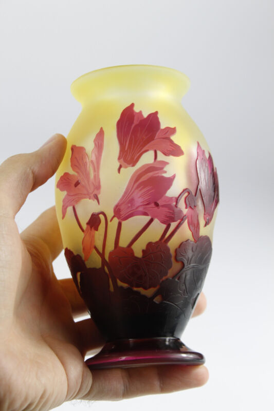 エミールガレ　シクラメンの花の花瓶