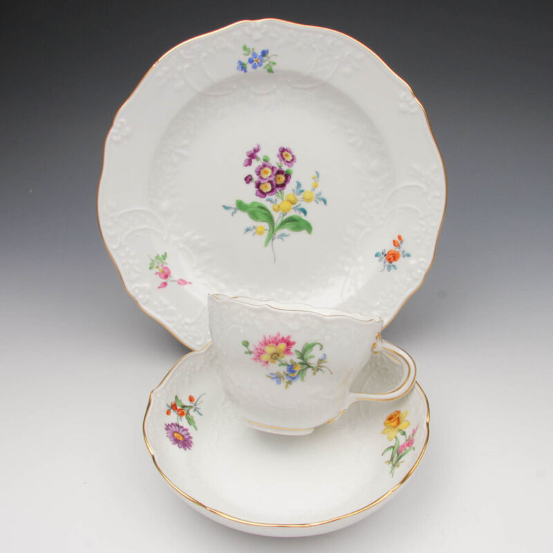 マイセン　ティーセット　2つ花とレリーフのカップ＆ソーサー＆プレート