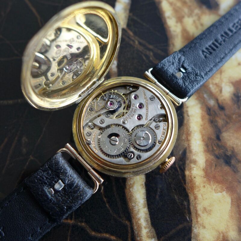 A VINTAGE 1922 GENTS MID-SIZE MILITARY ROLEX TRENCH OFFICERS WATCH IN 9ct GOLD