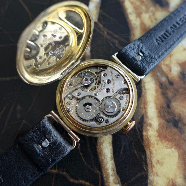 A VINTAGE 1922 GENTS MID-SIZE MILITARY ROLEX TRENCH OFFICERS WATCH IN 9ct GOLD
