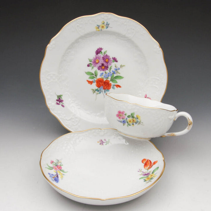 マイセン　ティーセット　3つ花とレリーフのカップ＆ソーサー＆プレート