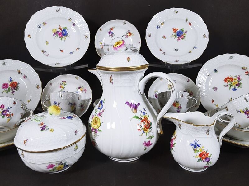 マイセン　ティーセット　スキャタードフラワーとレリーフのカップ＆ソーサー＆プレート