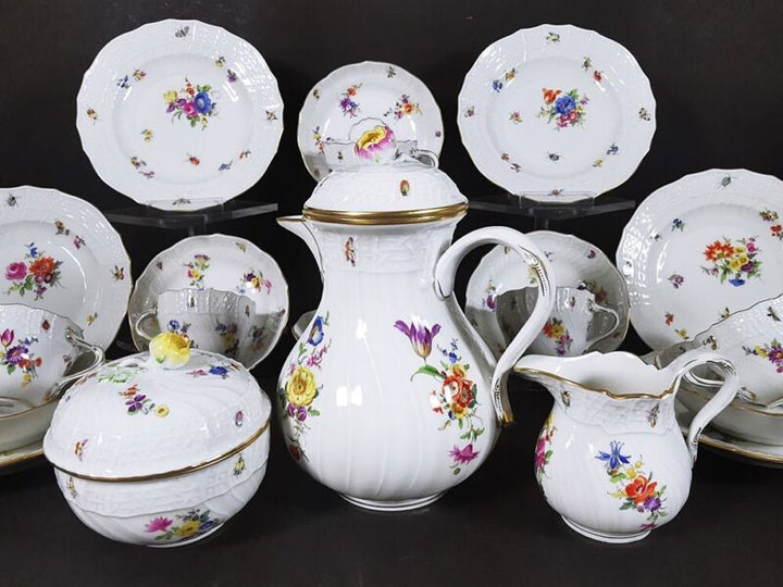 マイセン　ティーセット　スキャタードフラワーとレリーフのカップ＆ソーサー＆プレート