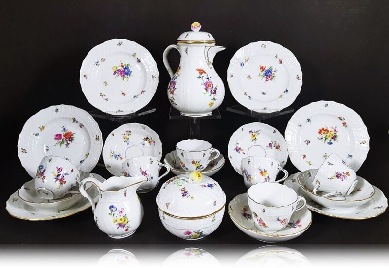 マイセン　ティーセット　スキャタードフラワーとレリーフのカップ＆ソーサー＆プレート