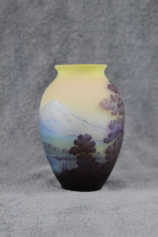 エミールガレ　ヴォージュ山脈の風景画の花瓶