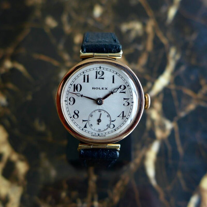 A VINTAGE 1922 GENTS MID-SIZE MILITARY ROLEX TRENCH OFFICERS WATCH IN 9ct GOLD
