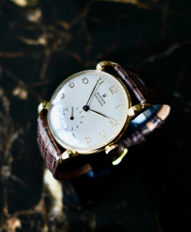 A BEAUTIFUL VINTAGE 1947 GENTS ROLEX PRECISION WITH LARGE HORN LUGS IN 18K GOLD