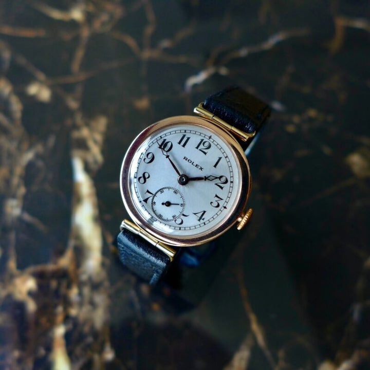 A VINTAGE 1922 GENTS MID-SIZE MILITARY ROLEX TRENCH OFFICERS WATCH IN 9ct GOLD