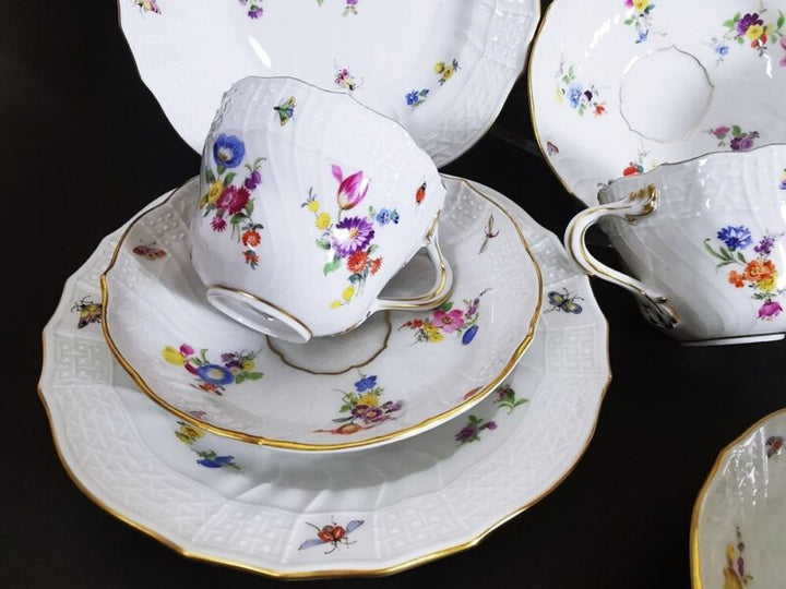 マイセン　ティーセット　スキャタードフラワーとレリーフのカップ＆ソーサー＆プレート