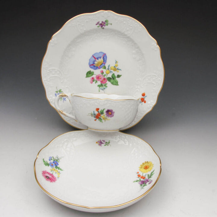 マイセン　ティーセット　3つ花とレリーフのカップ＆ソーサー＆プレート