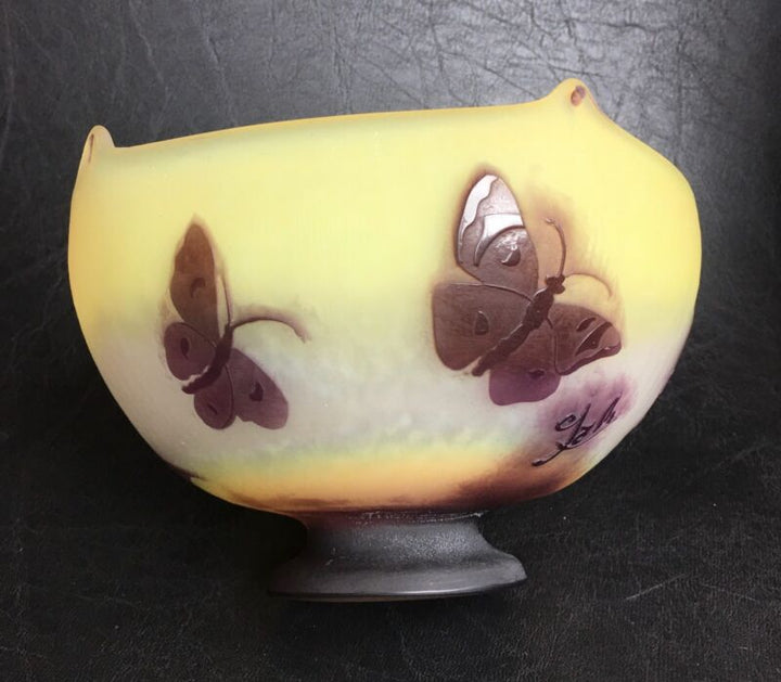 エミールガレ　蝶々と藤の花が描かれたコンポート型花瓶
