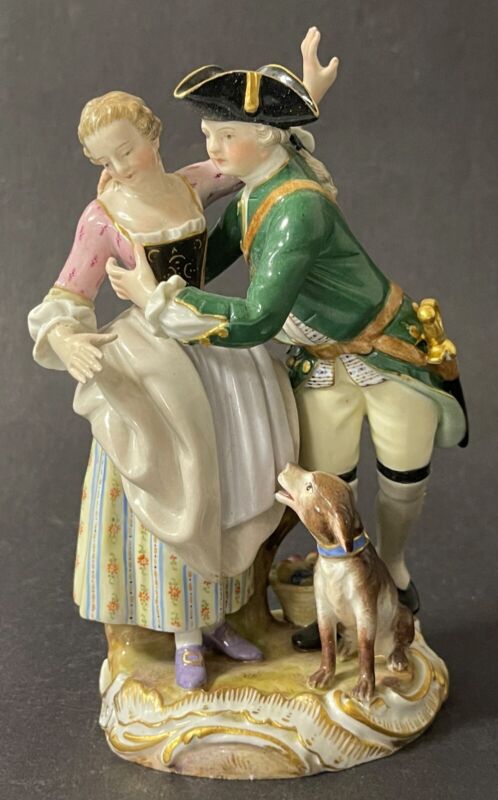 マイセン人形（フィギュリン）男女のカップルとそれを見つめる犬