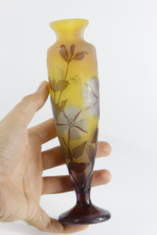 エミールガレ　ツルニチソウの花の花瓶