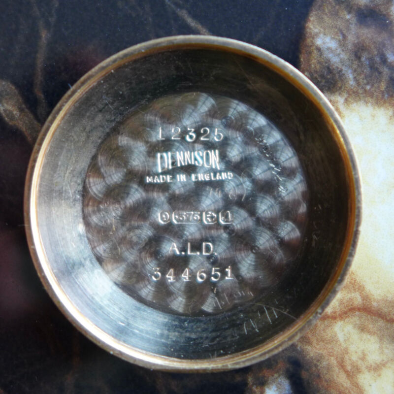 A BEAUTIFUL VINTAGE 9ct GOLD 1945 MID-SIZE ROLEX WRISTWATCH IN 9K GOLD