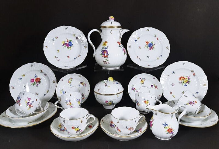 マイセン　ティーセット　スキャタードフラワーとレリーフのカップ＆ソーサー＆プレート