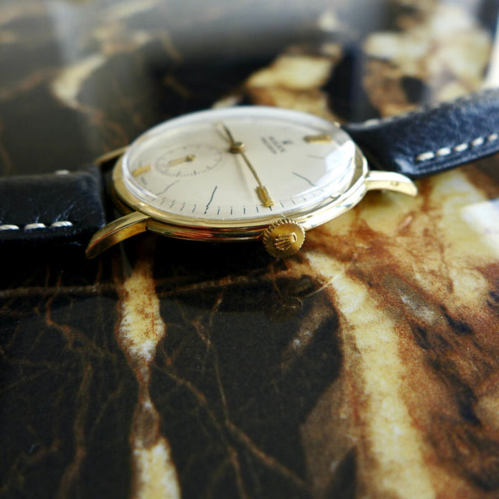 A BEAUTIFUL VINTAGE 1959 GENTS 35mm ROLEX METROPOLITAN CHRONOMETER IN 14K GOLD