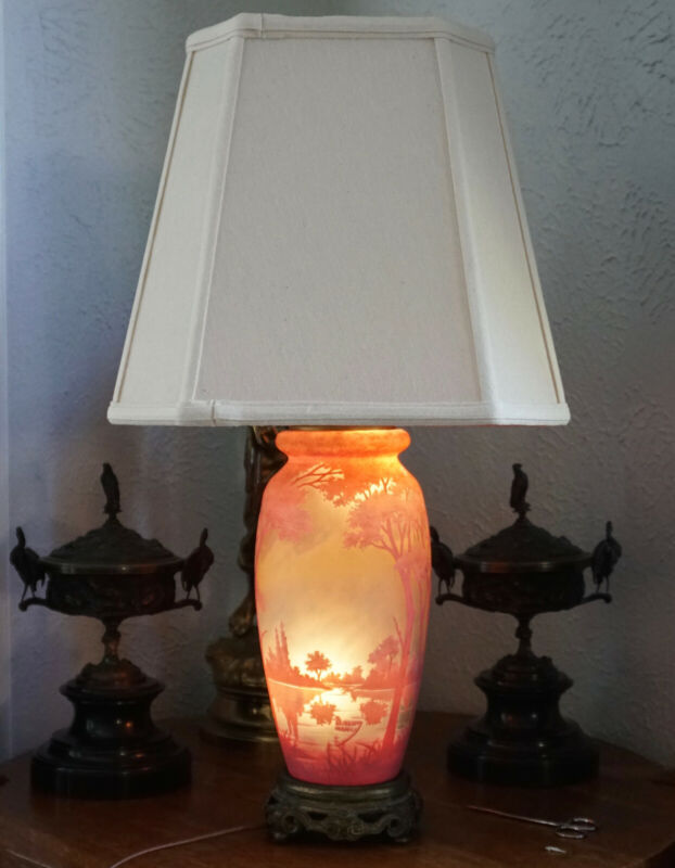 ドーム兄弟(Daum Nancy)ピンクの湖水風景のテーブルランプ